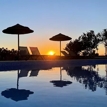 Quinta Alfambras Фермерский дом *
