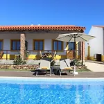 Quinta Alfambras Фермерский дом *